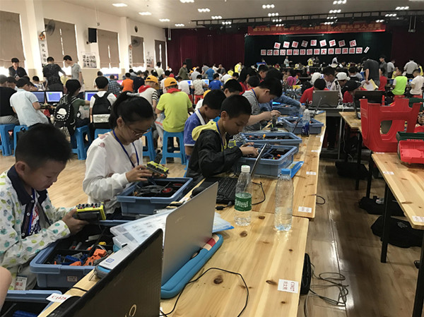 1501491747407033303.jpg 2.竞赛现场.jpg