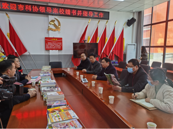 1638513990594020826.jpg 市科协党组书记、主席骆明正来黄梅县开展工作调研96.jpg